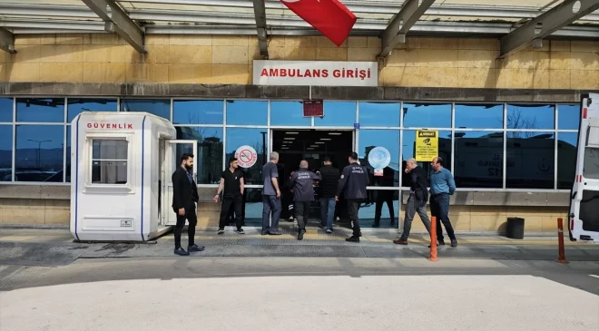 Çorum’da Yan Bakma Nedeniyle Kavga: 17 Yaşındaki Genç Bıçakla Yaralandı