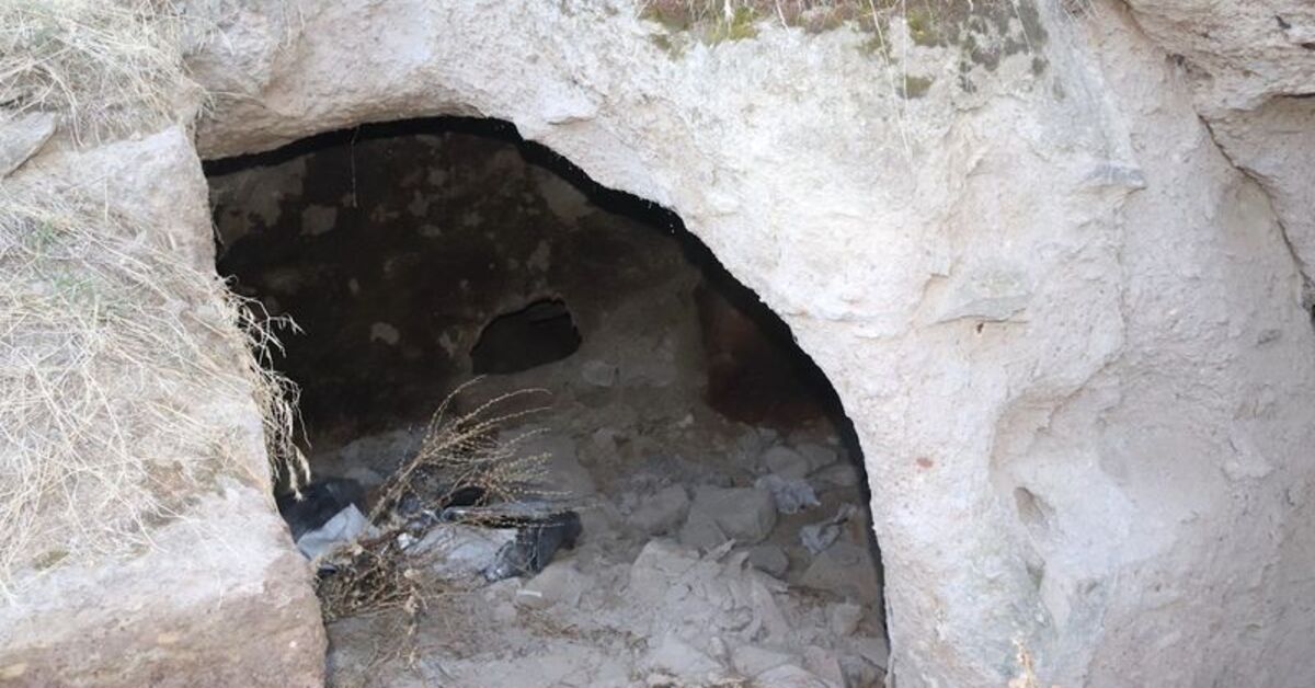 189 yıllık kilisenin levhasını çaldı