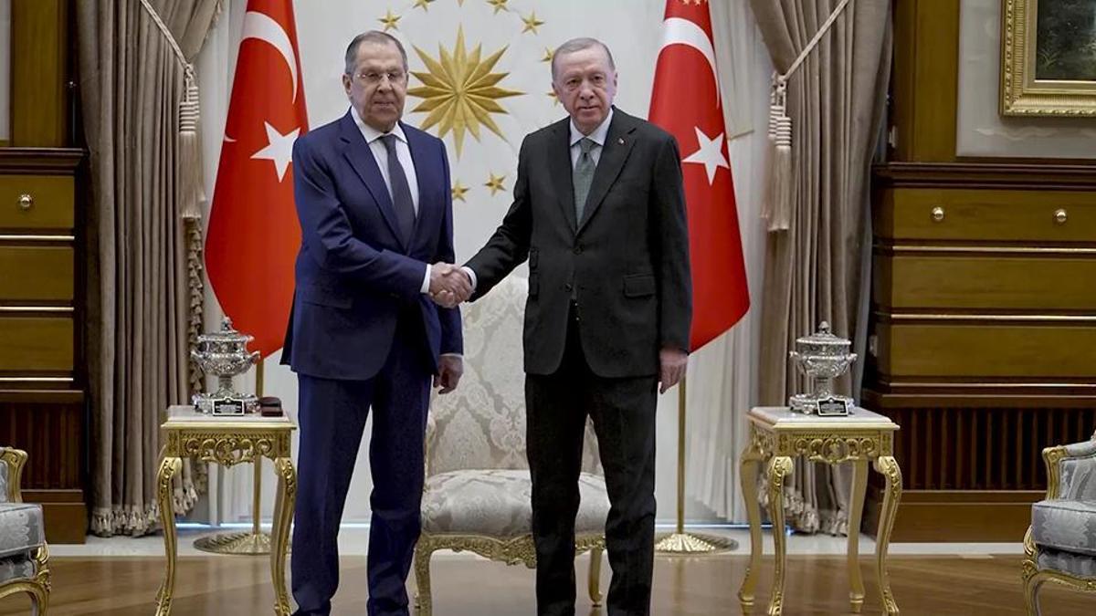 Lavrov Ukrayna’da barış için mi geldi?