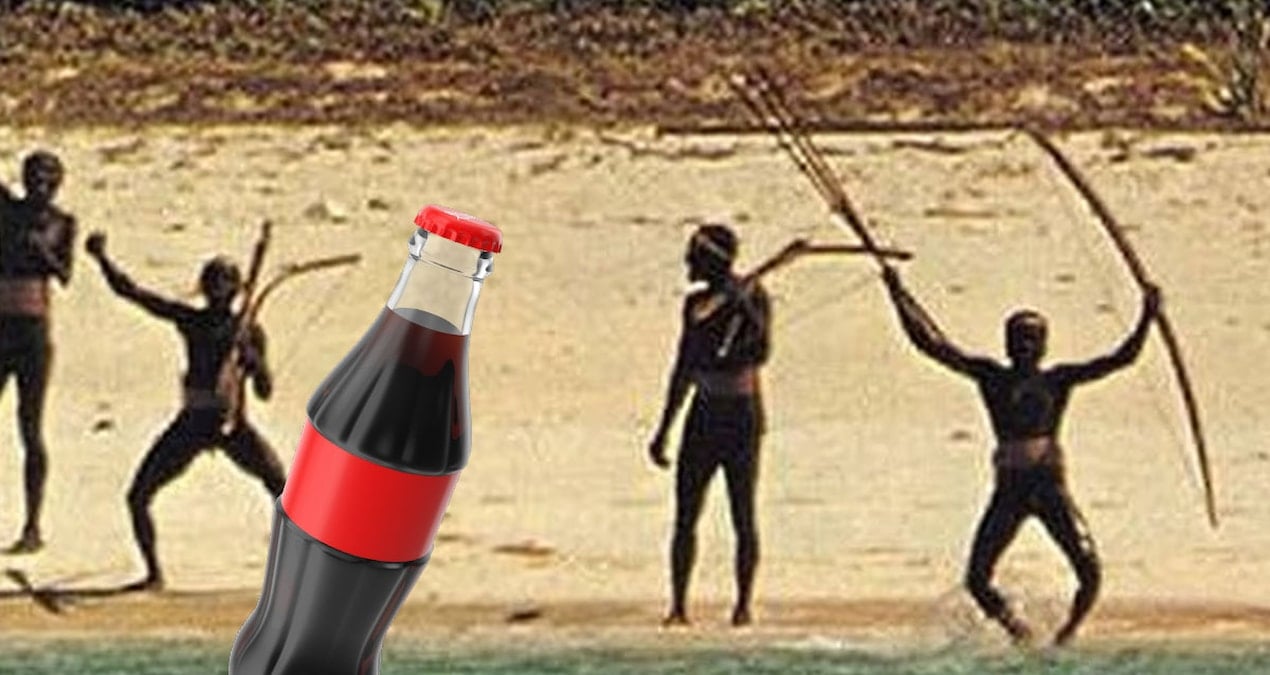 İlkel ve saldırgan kabileye kola götürdü: Başına gelmeyen kalmadı